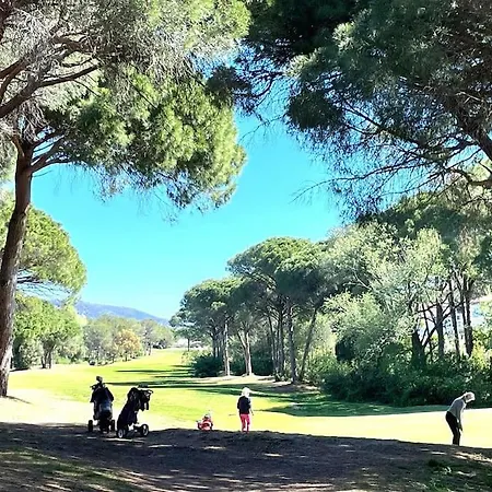 Maison Cosy En Bordure Du Golf. Сен-Рафаель