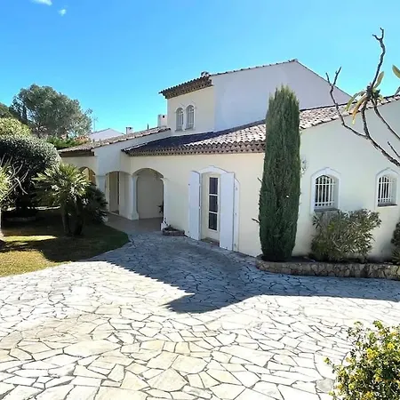 Maison Cosy En Bordure Du Golf. Villa Saint-Raphaël