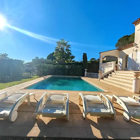 Maison Cosy En Bordure Du Golf. Villa Saint-Raphaël